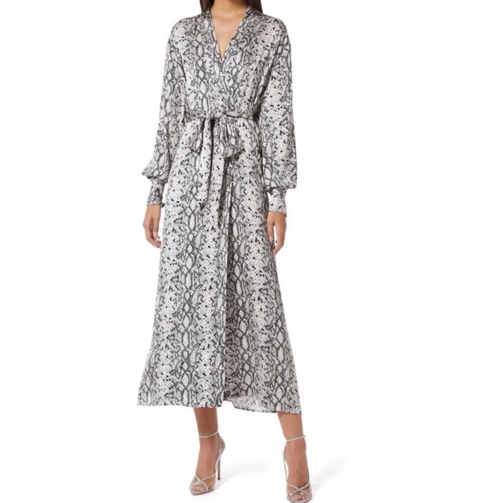 Good American Purely Python Robe • Wrap Dress - Picture 2 of 10